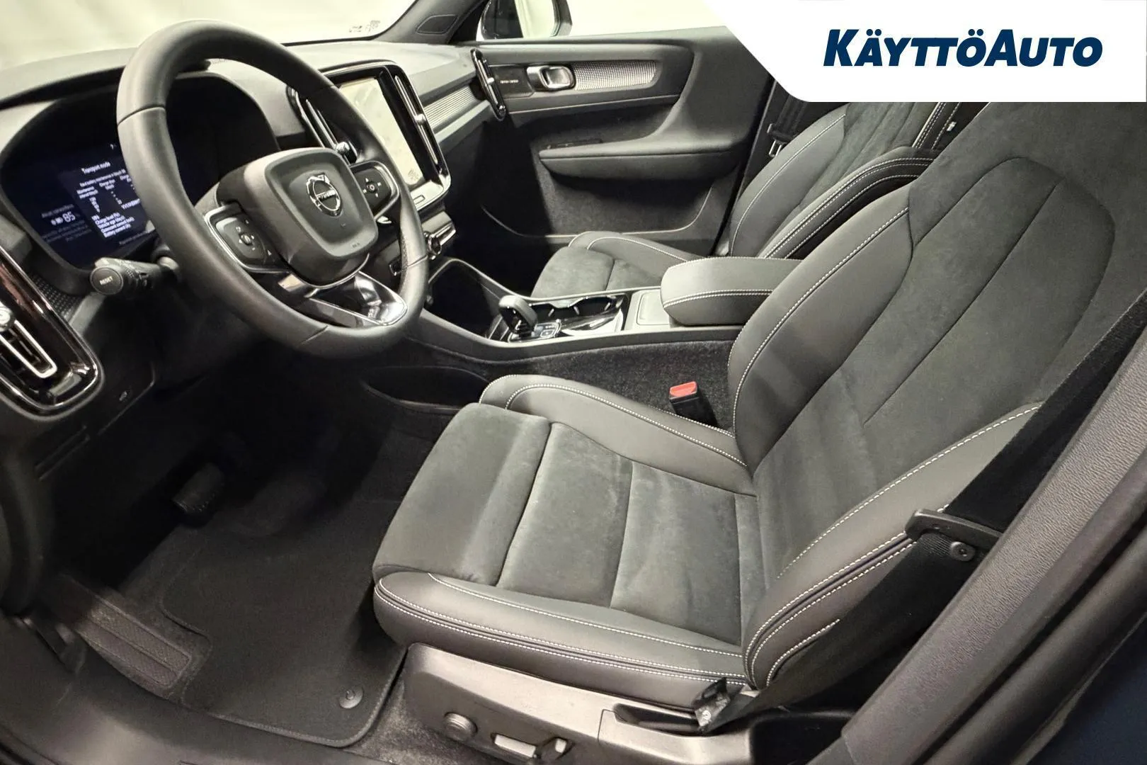 Volvo EC40 YMN-761 carousel image