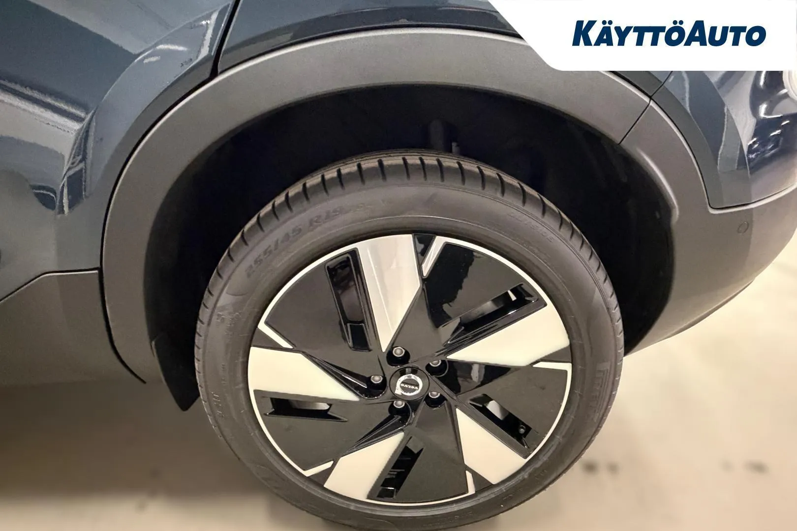 Volvo EC40 YMN-761 carousel image