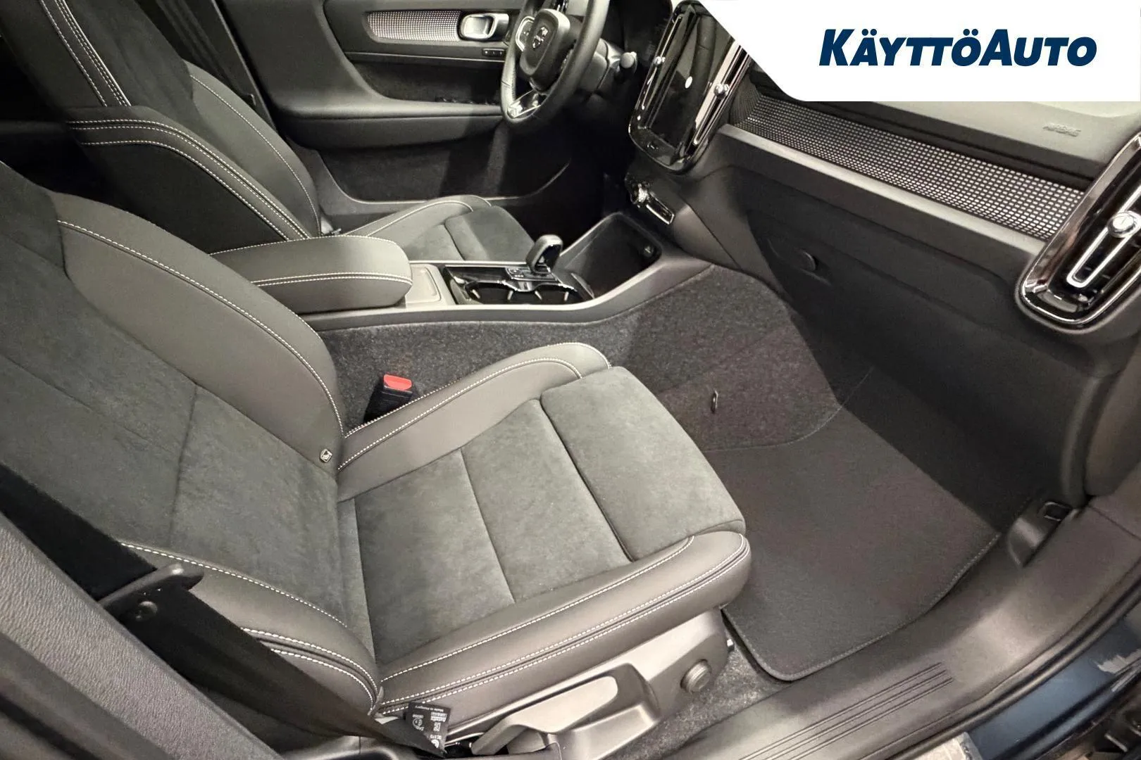 Volvo EC40 YMN-761 carousel image