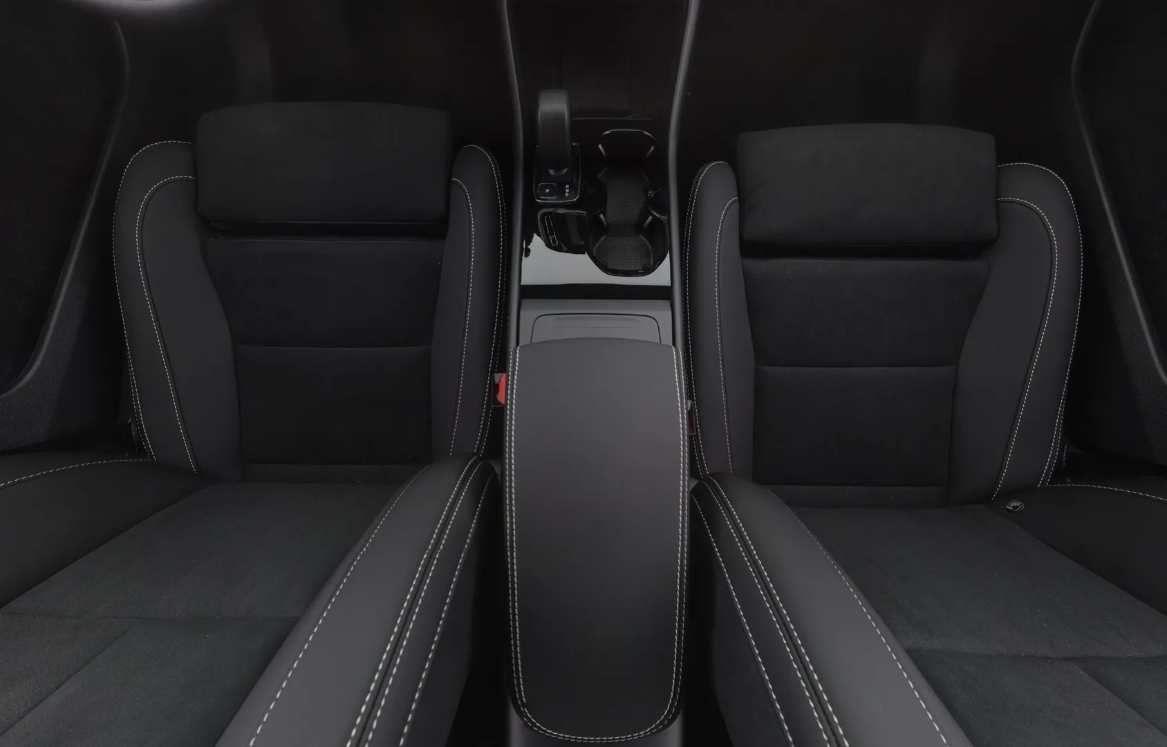 Volvo EX40 YMN-727 carousel image