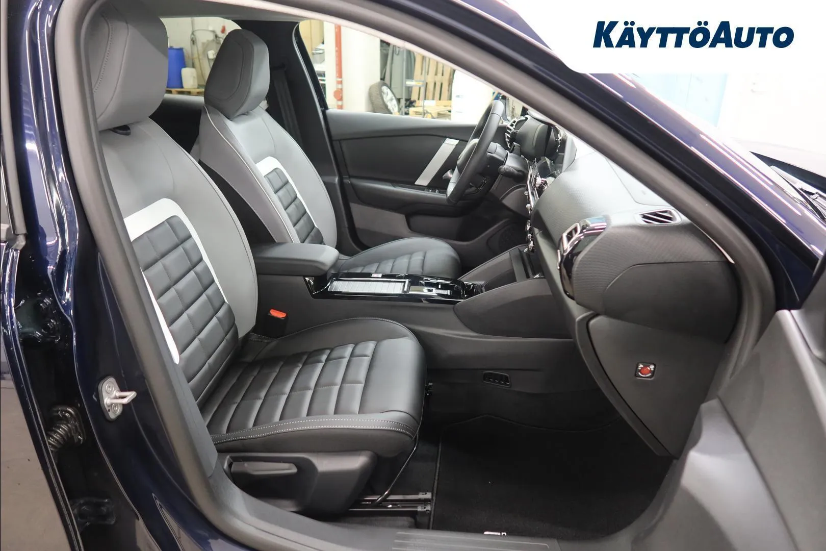 Citroen C4 ZRE-862 carousel image