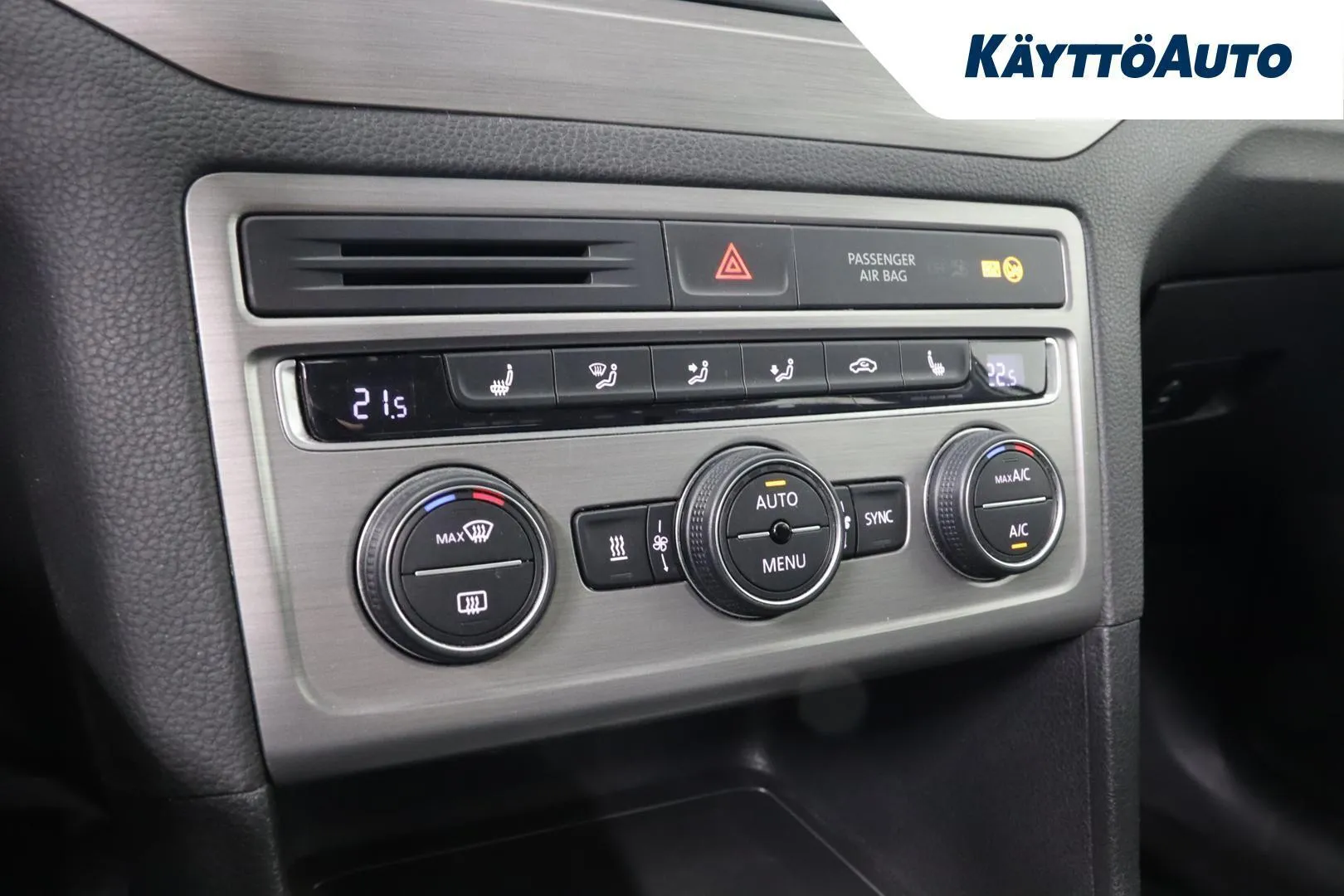 Volkswagen Golf Sportsvan NJO-679 carousel image