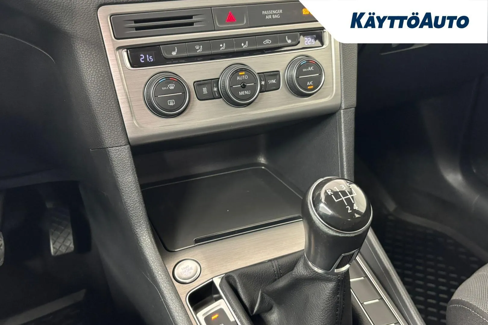 Volkswagen Golf Sportsvan NJO-679 carousel image