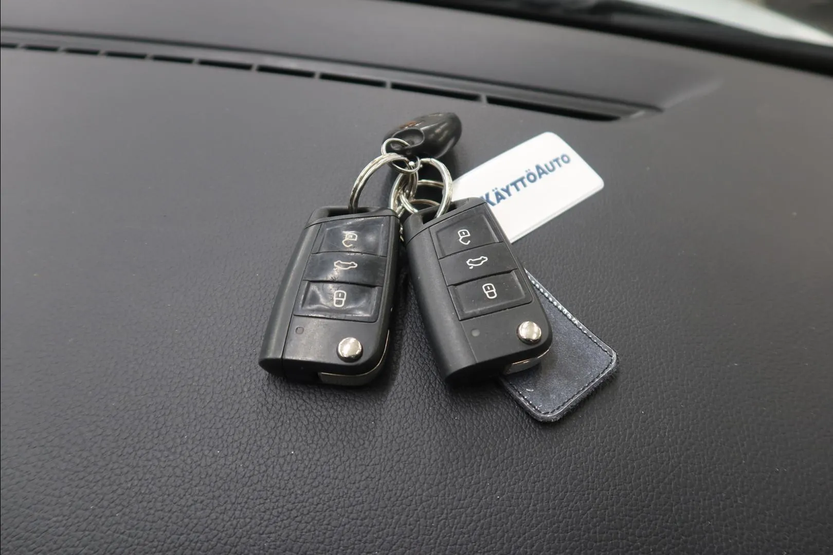 Skoda Octavia ZKU-240 carousel image