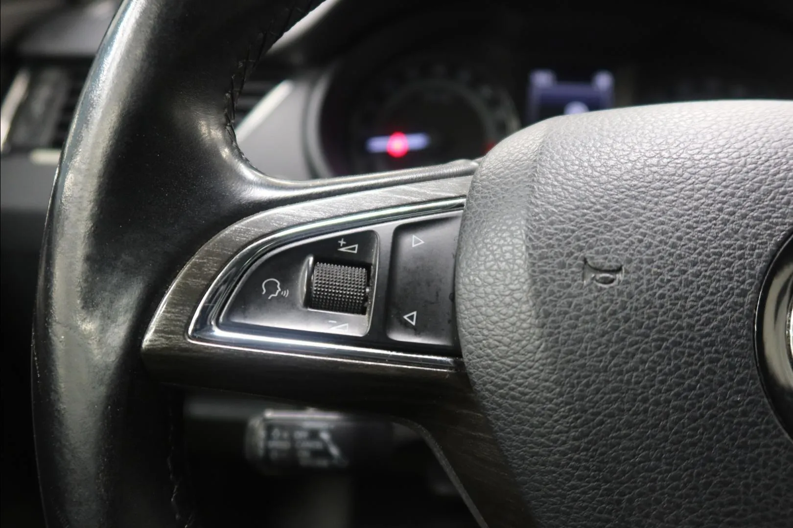 Skoda Octavia ZKU-240 carousel image