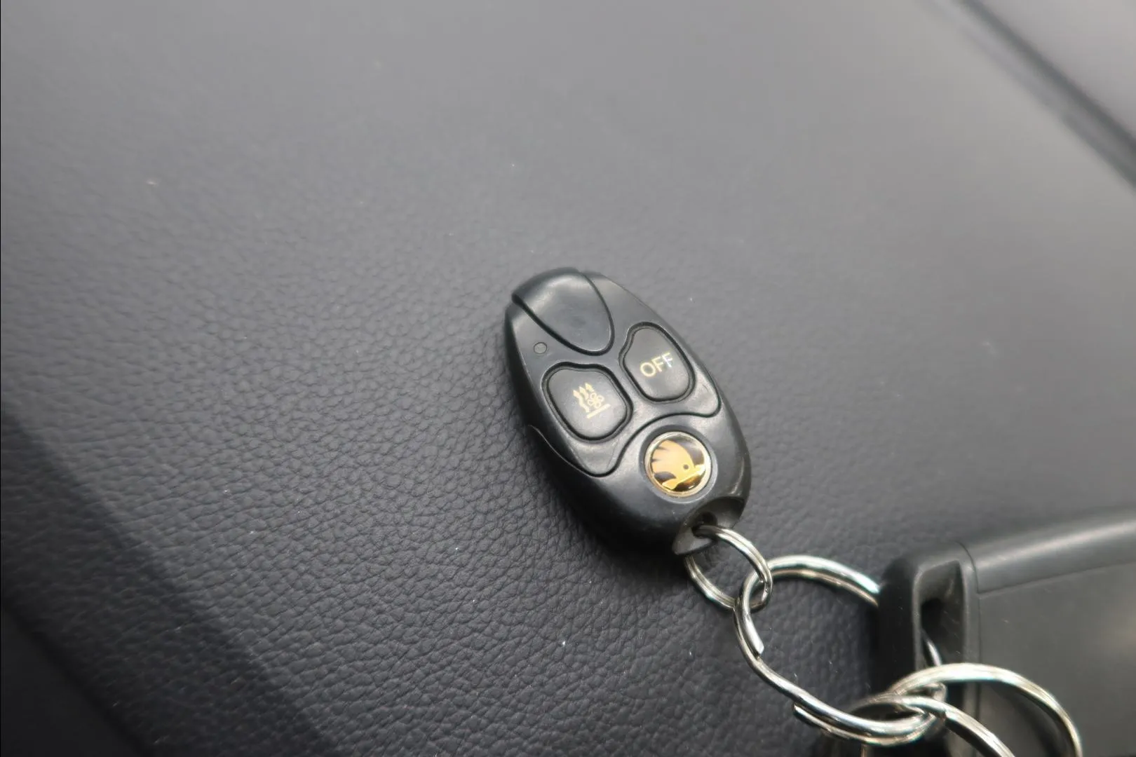 Skoda Octavia ZKU-240 carousel image