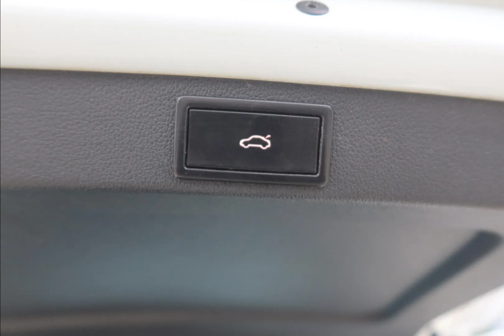 Skoda Octavia ZKU-240 carousel image