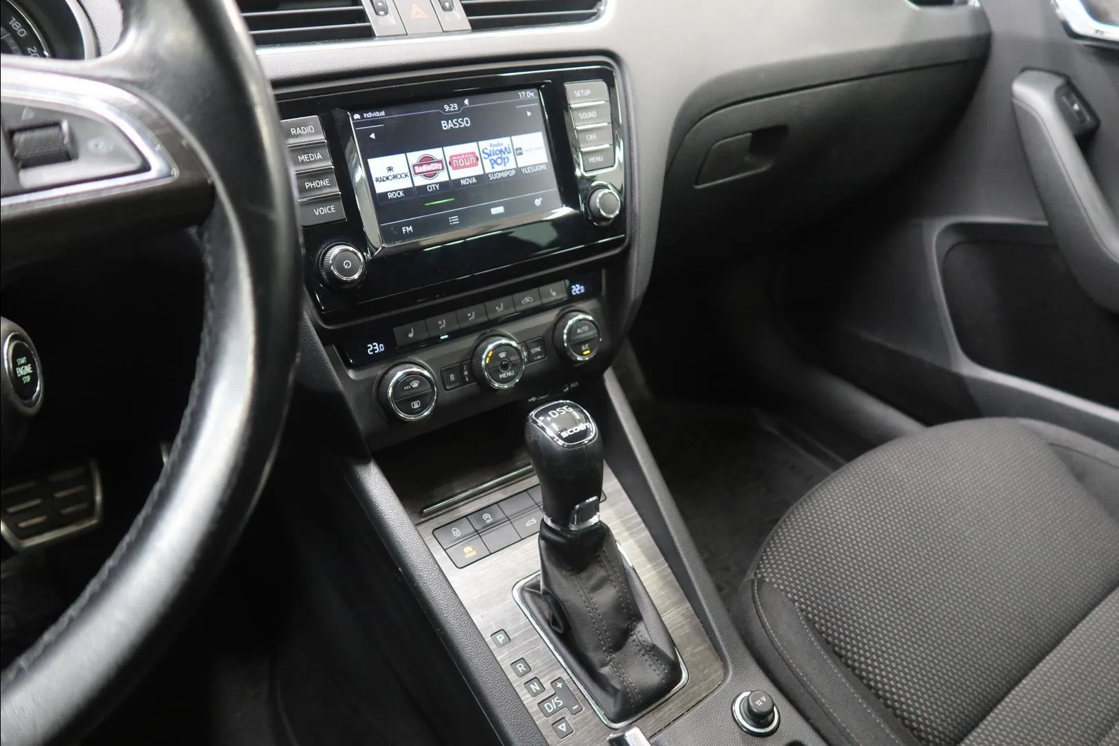 Skoda Octavia ZKU-240 carousel image