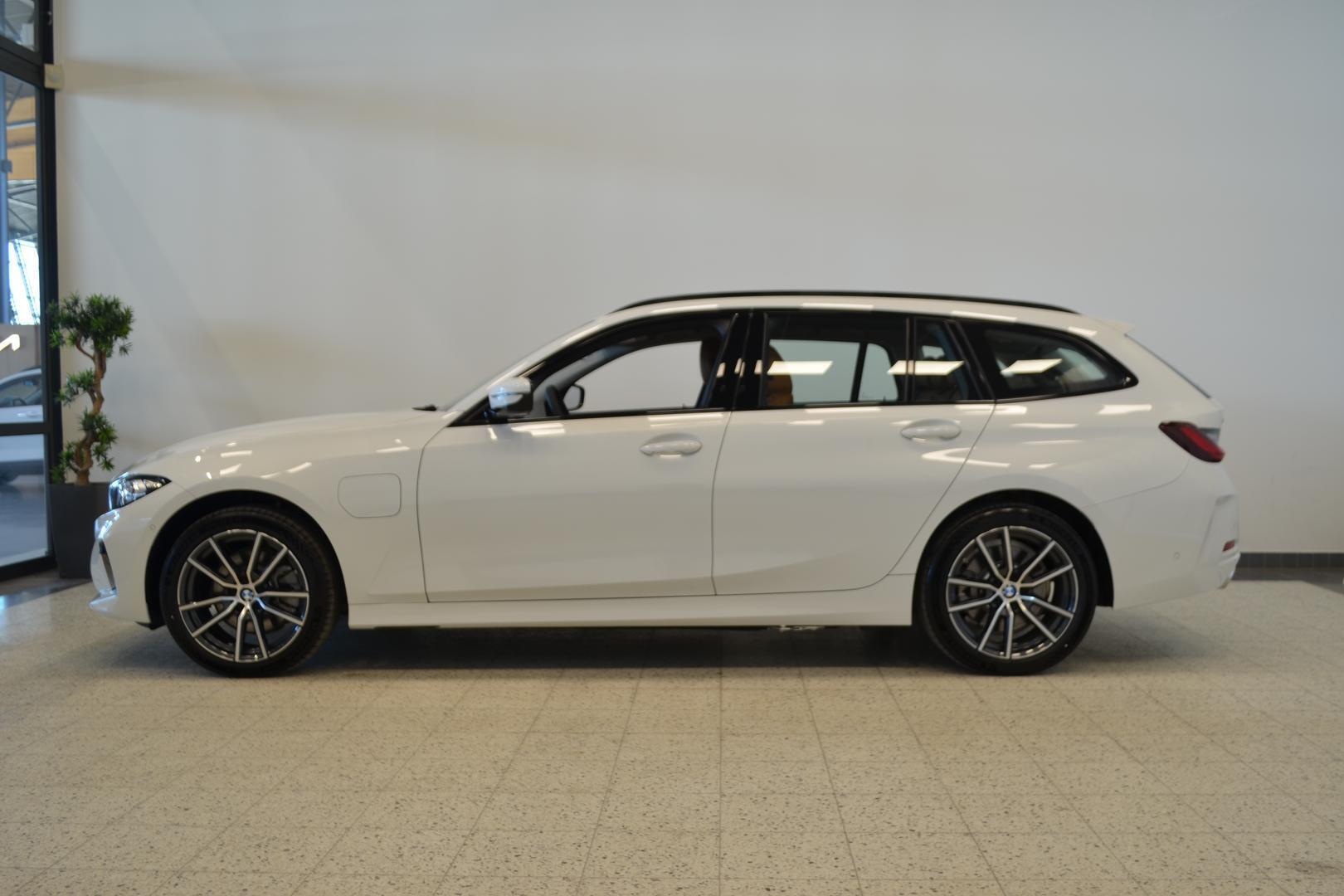 BMW 330 2026, kuva 3/11