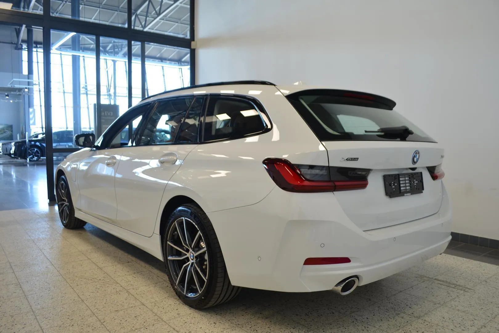 BMW 330 ZPR-153 carousel image