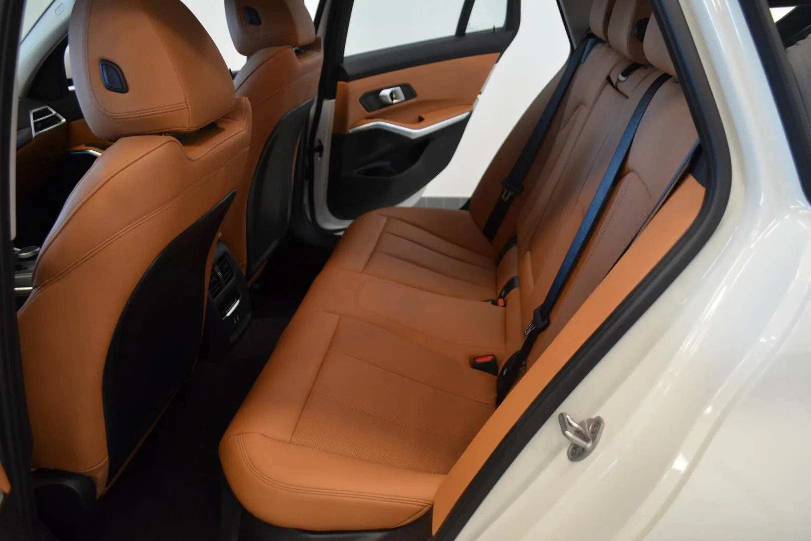 BMW 330 ZPR-153 carousel image