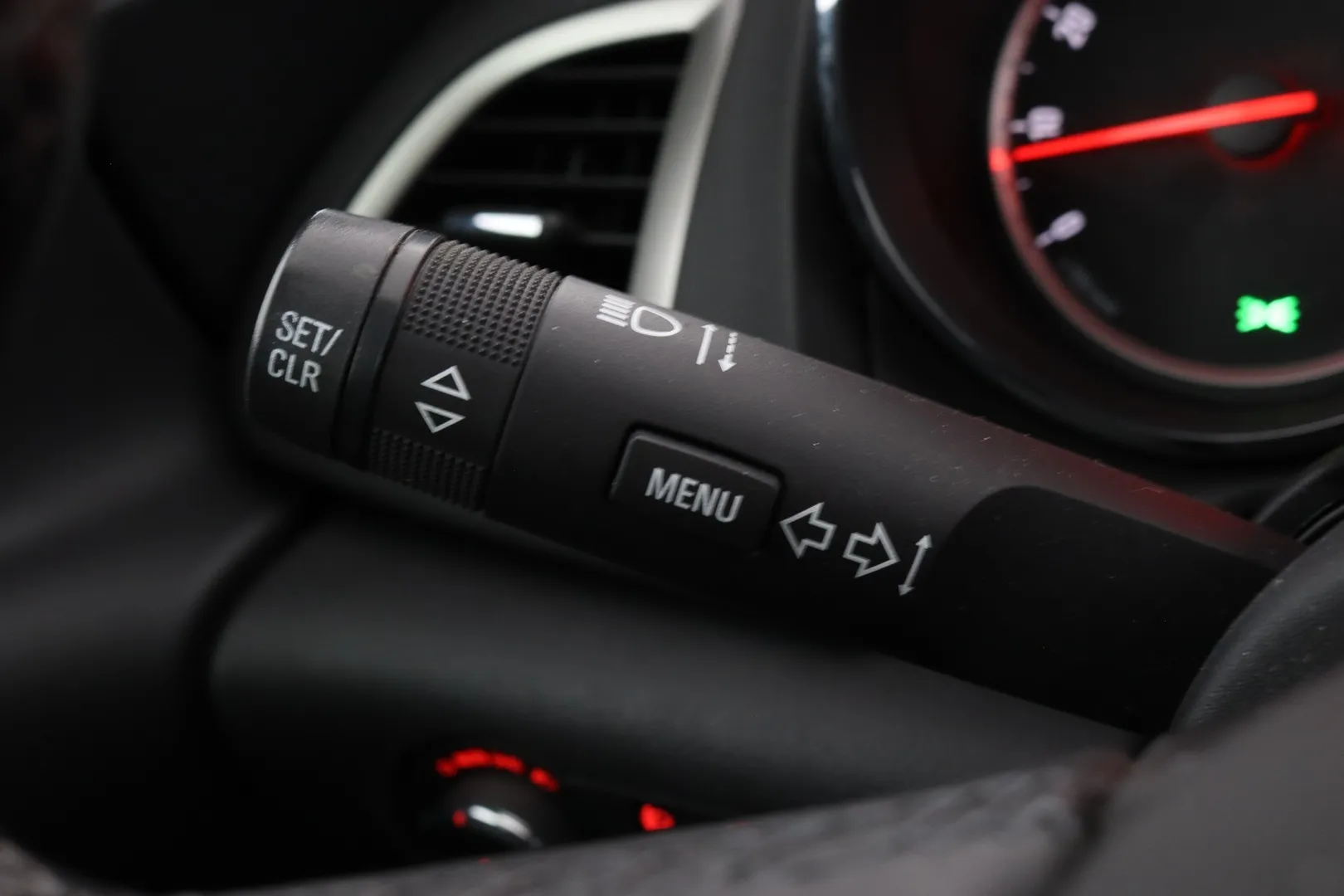 Opel Astra YHL-221 carousel image