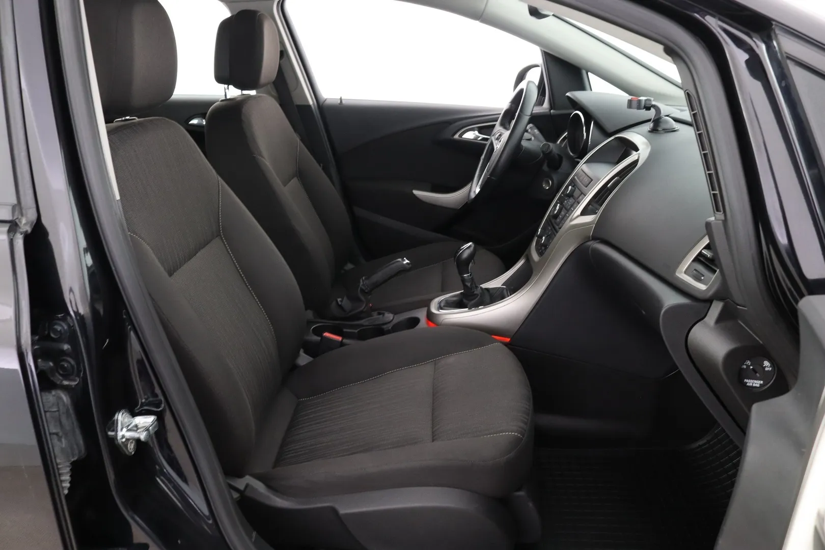 Opel Astra YHL-221 carousel image