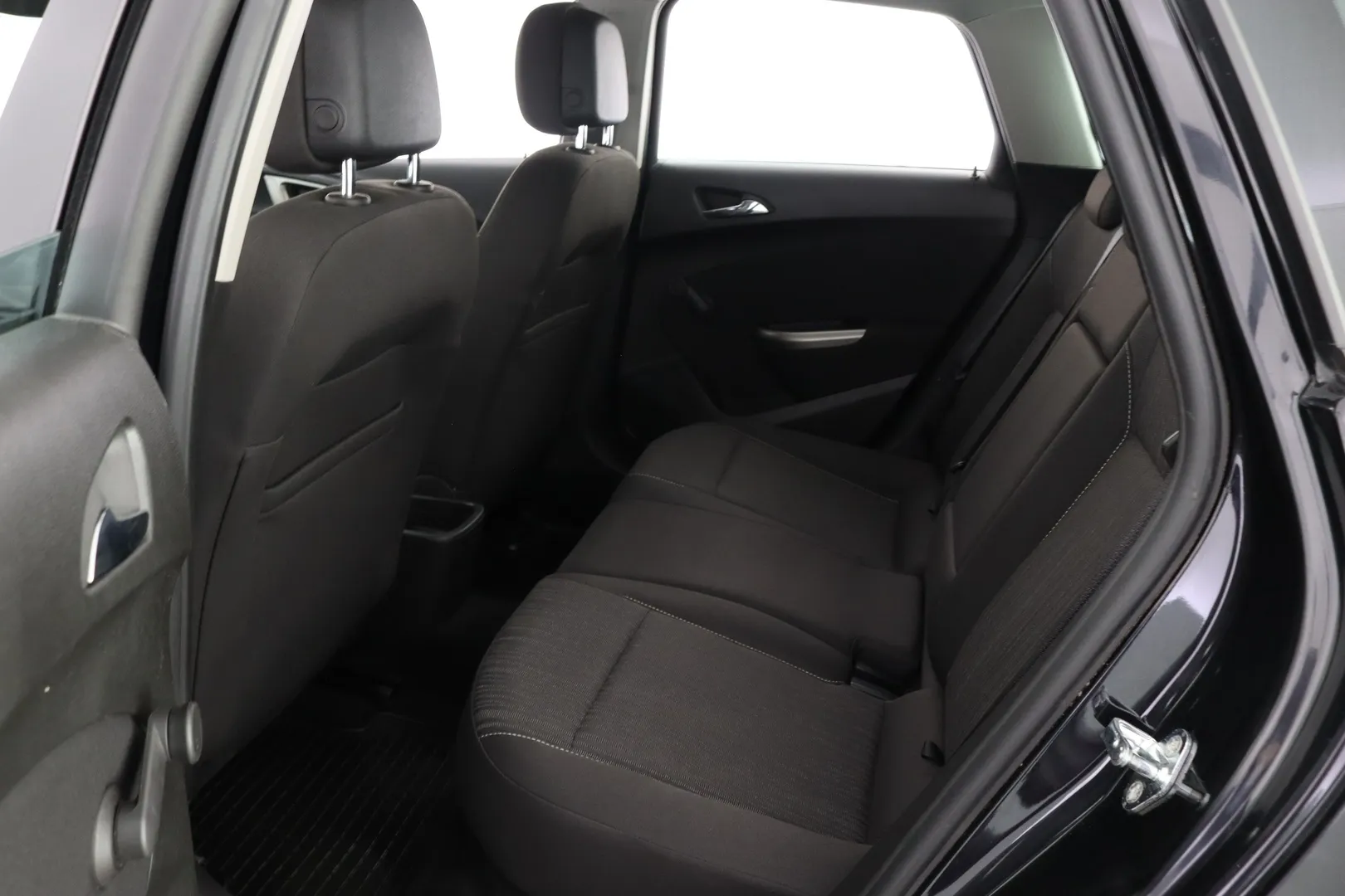 Opel Astra YHL-221 carousel image
