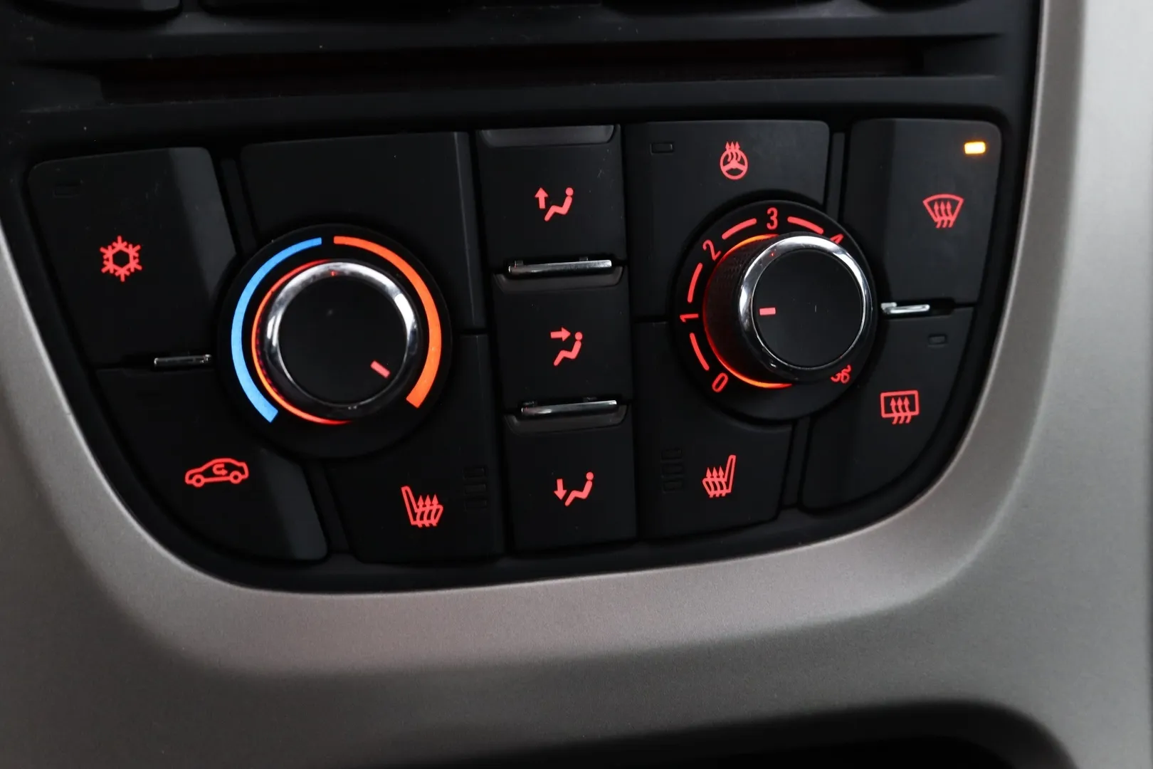 Opel Astra YHL-221 carousel image