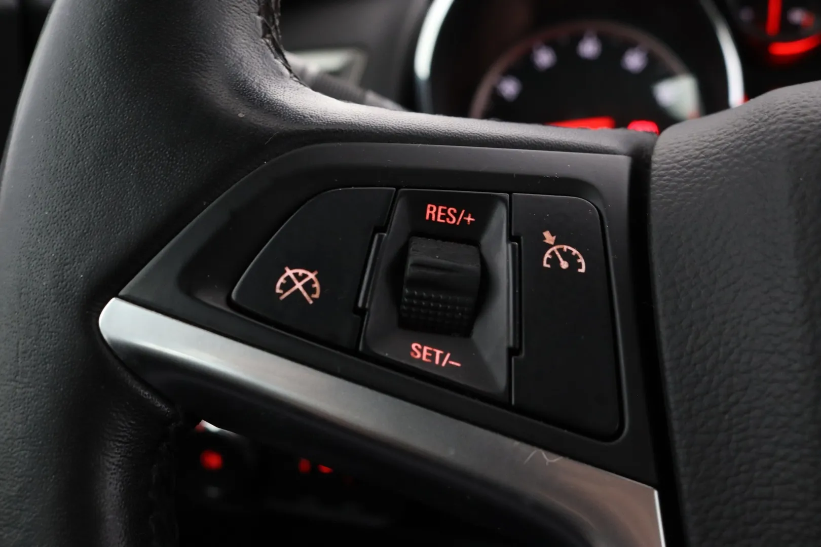 Opel Astra YHL-221 carousel image