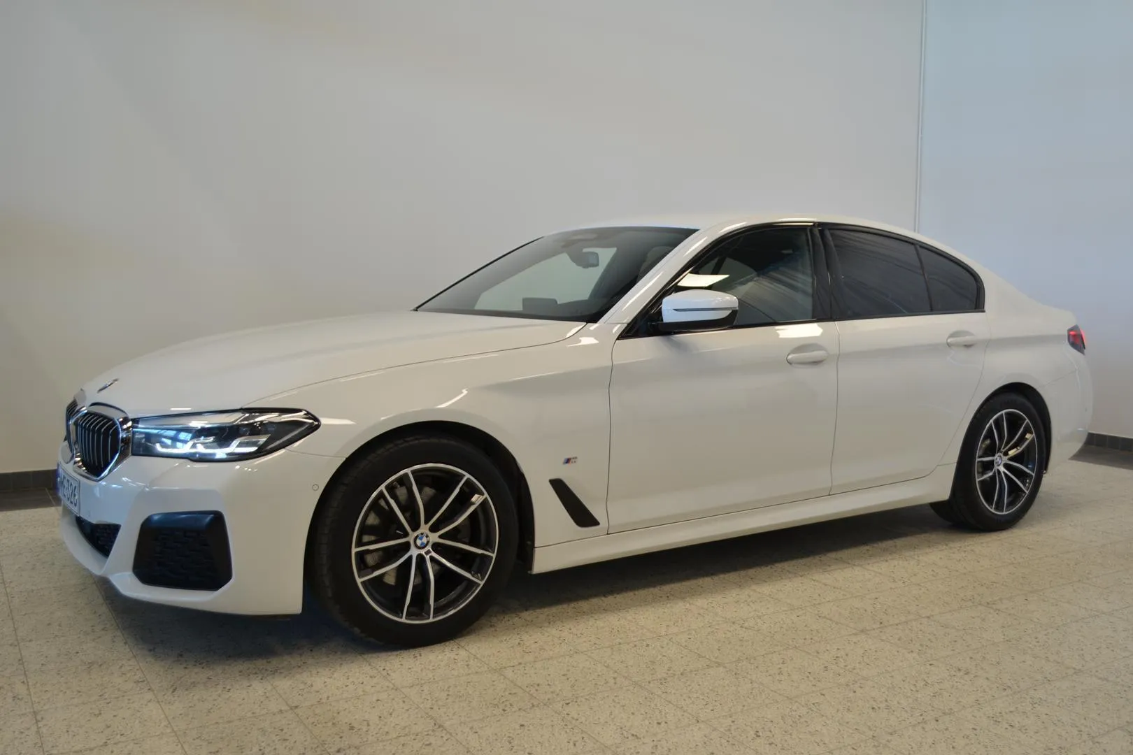 BMW 520 NME-326 carousel image