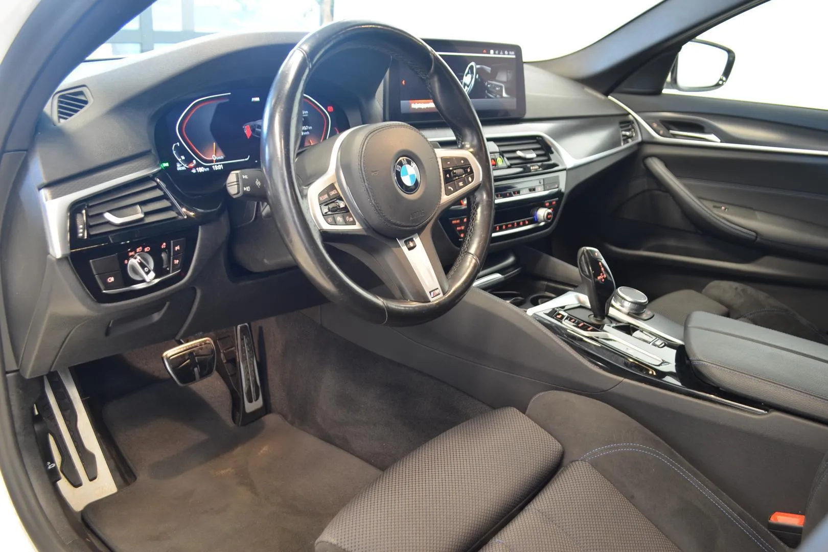BMW 520 NME-326 carousel image