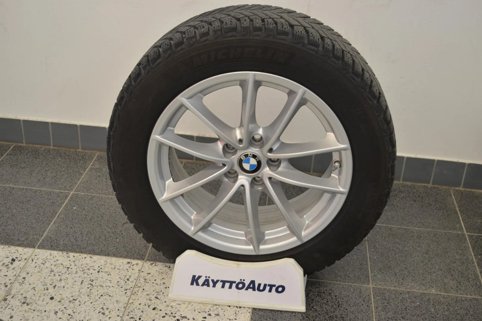 BMW 520 NME-326 carousel image