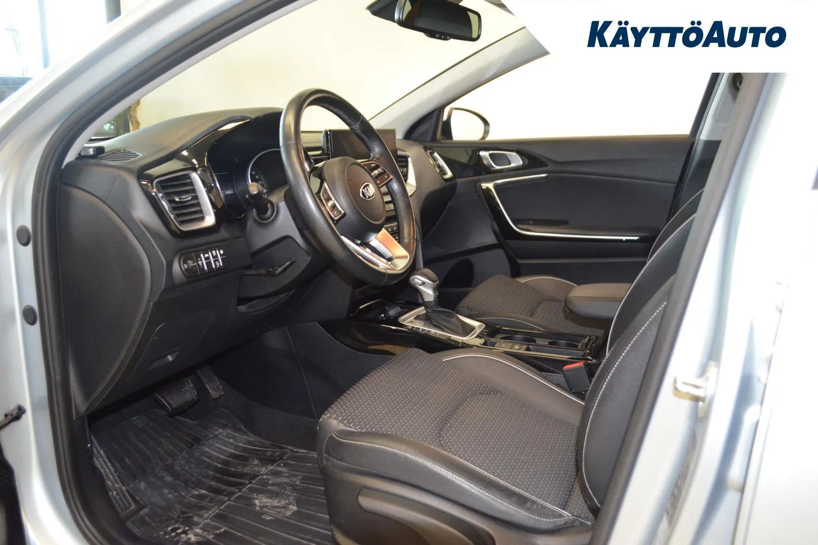 Kia Ceed ESP-762 carousel image