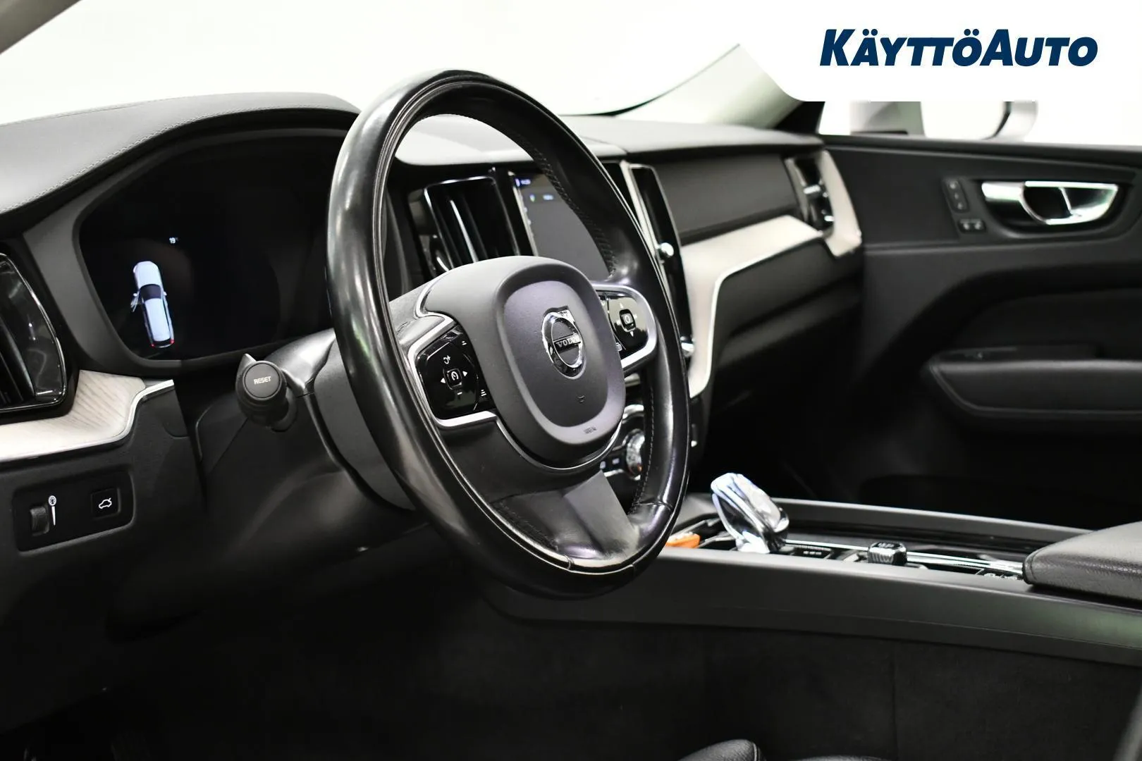 Volvo XC60 GOY-549 carousel image