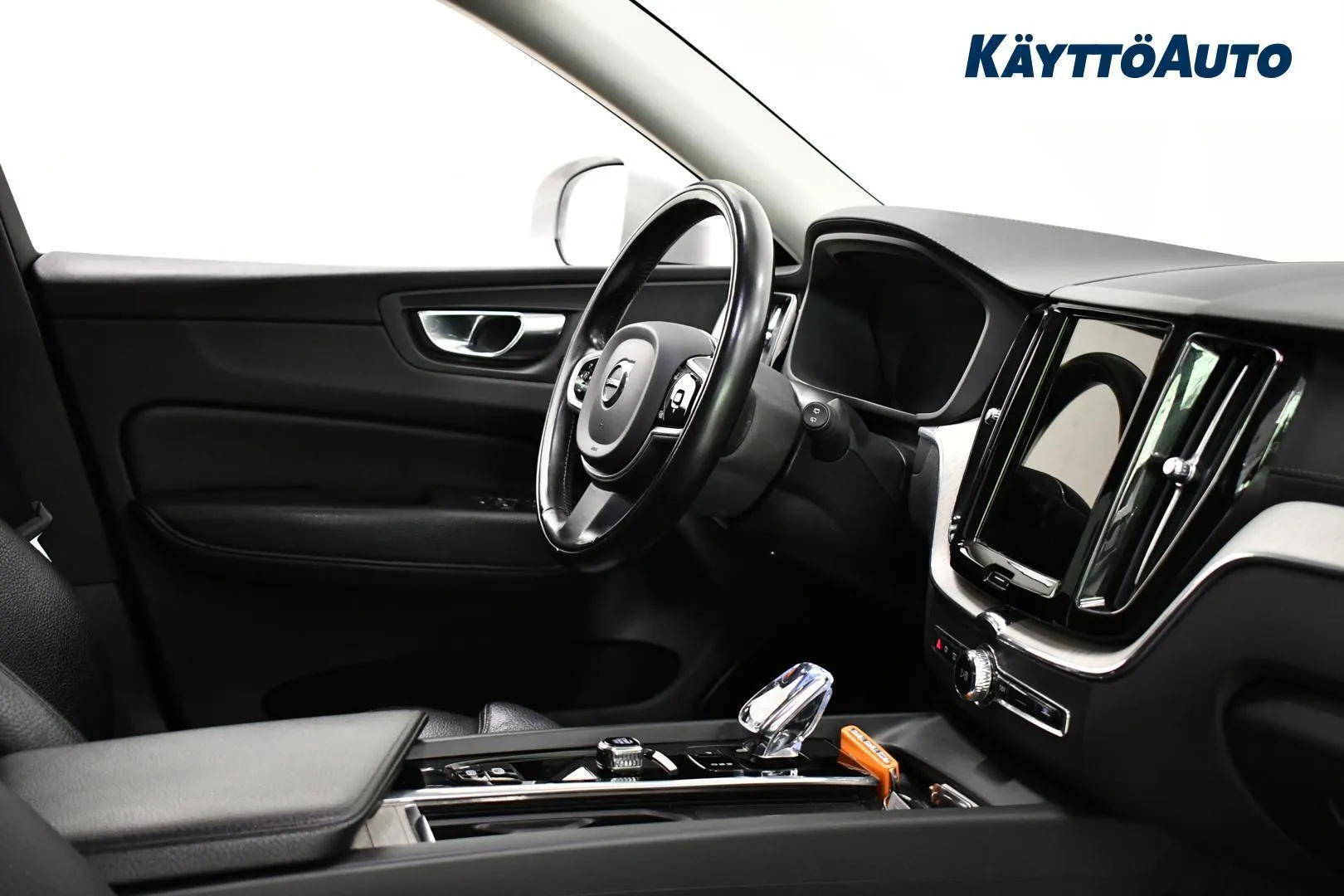 Volvo XC60 GOY-549 carousel image