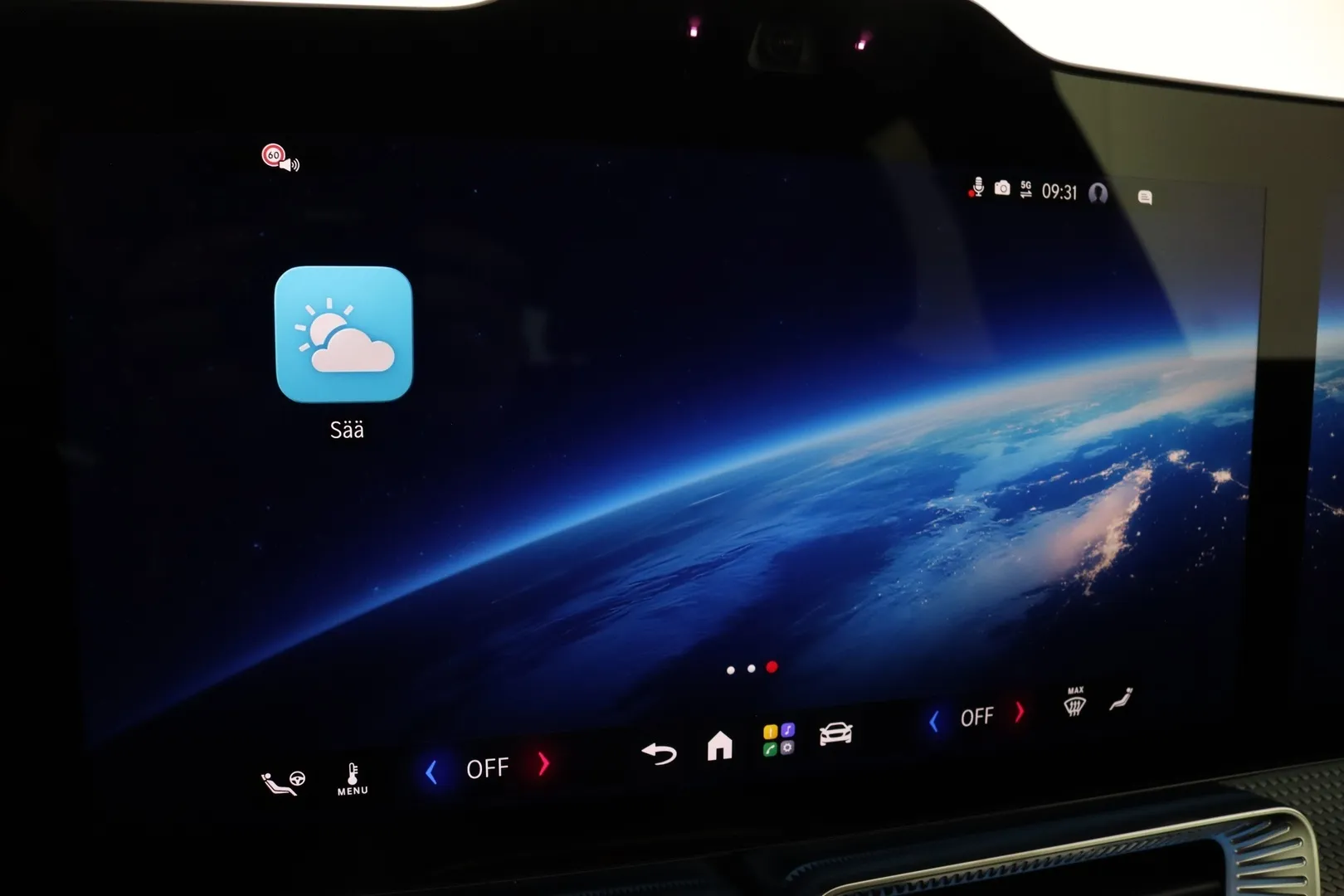 Mercedes-Benz GLC YMK-609 carousel image