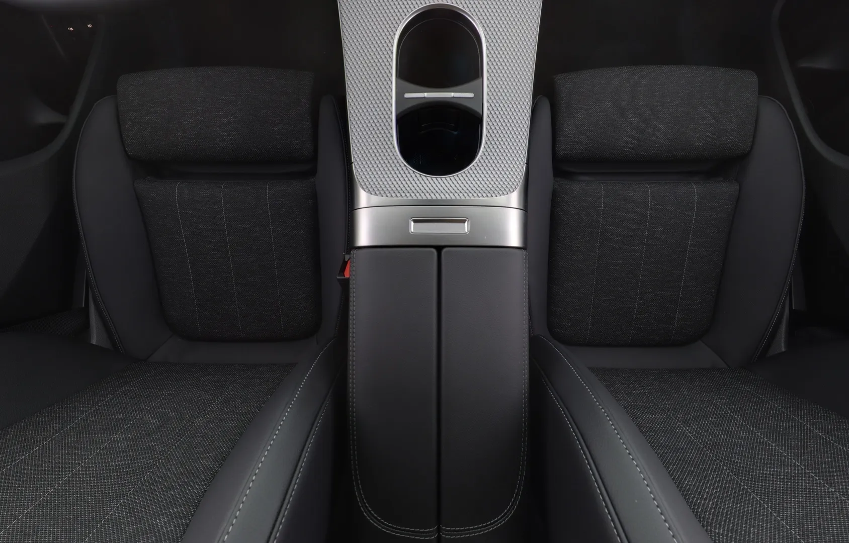 Mercedes-Benz GLC YMK-609 carousel image