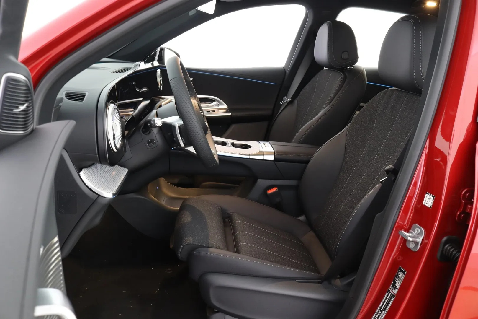 Mercedes-Benz GLC YMK-609 carousel image