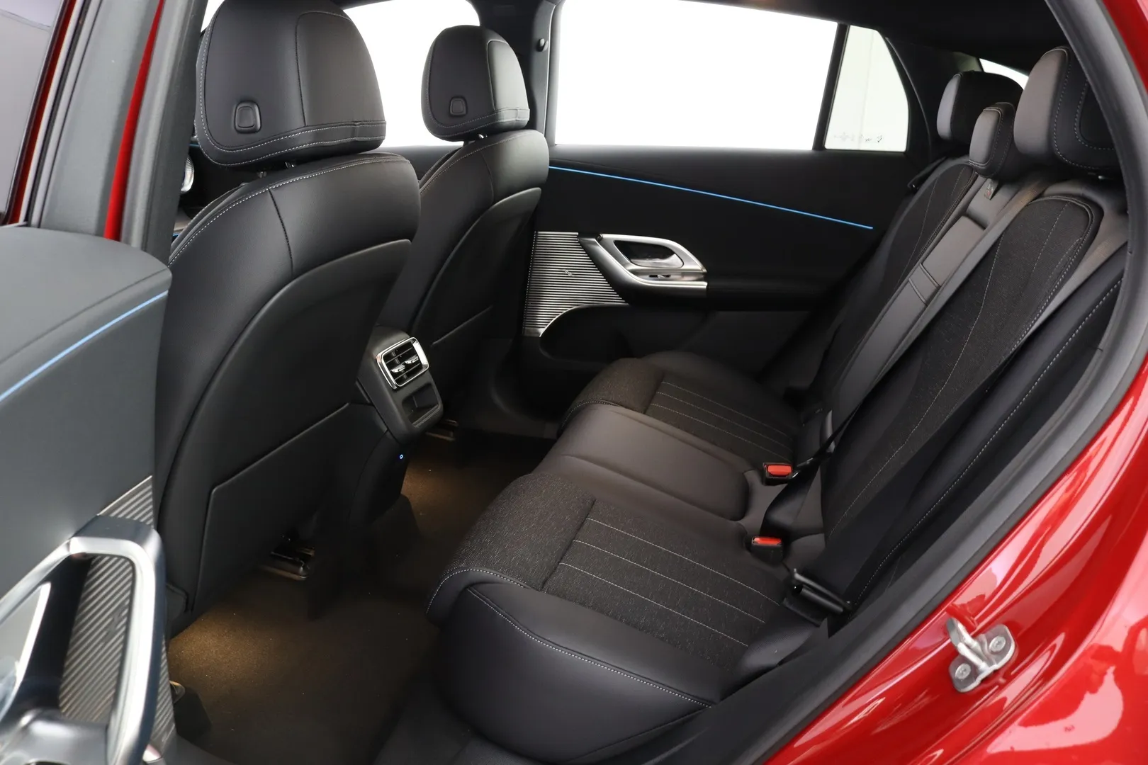 Mercedes-Benz GLC YMK-609 carousel image