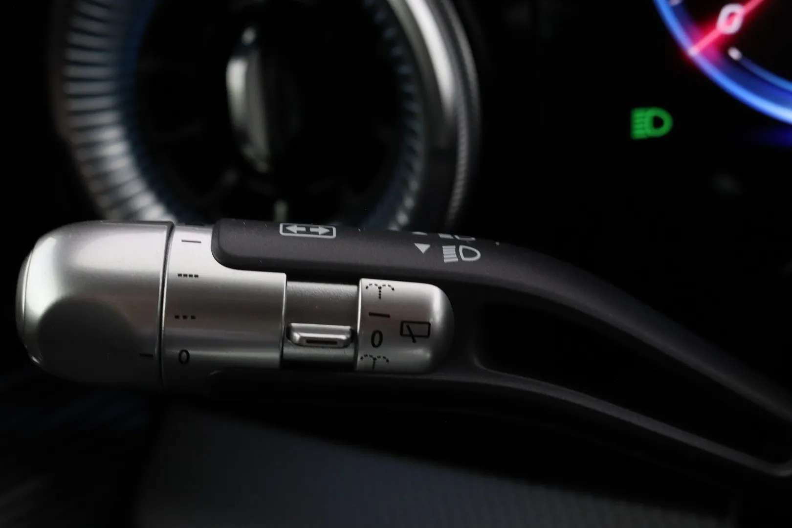 Mercedes-Benz GLC YMK-609 carousel image