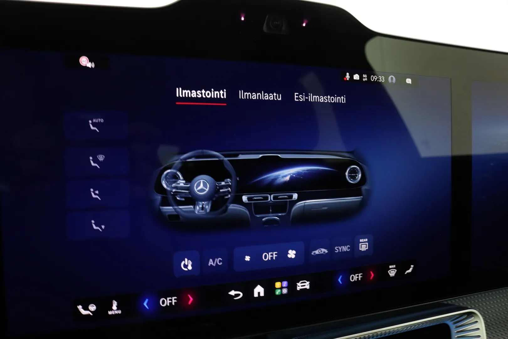 Mercedes-Benz GLC YMK-609 carousel image