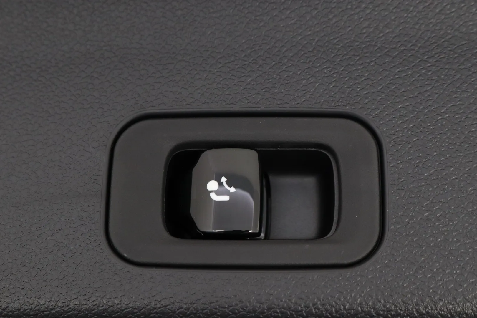 Mercedes-Benz GLC YMK-609 carousel image