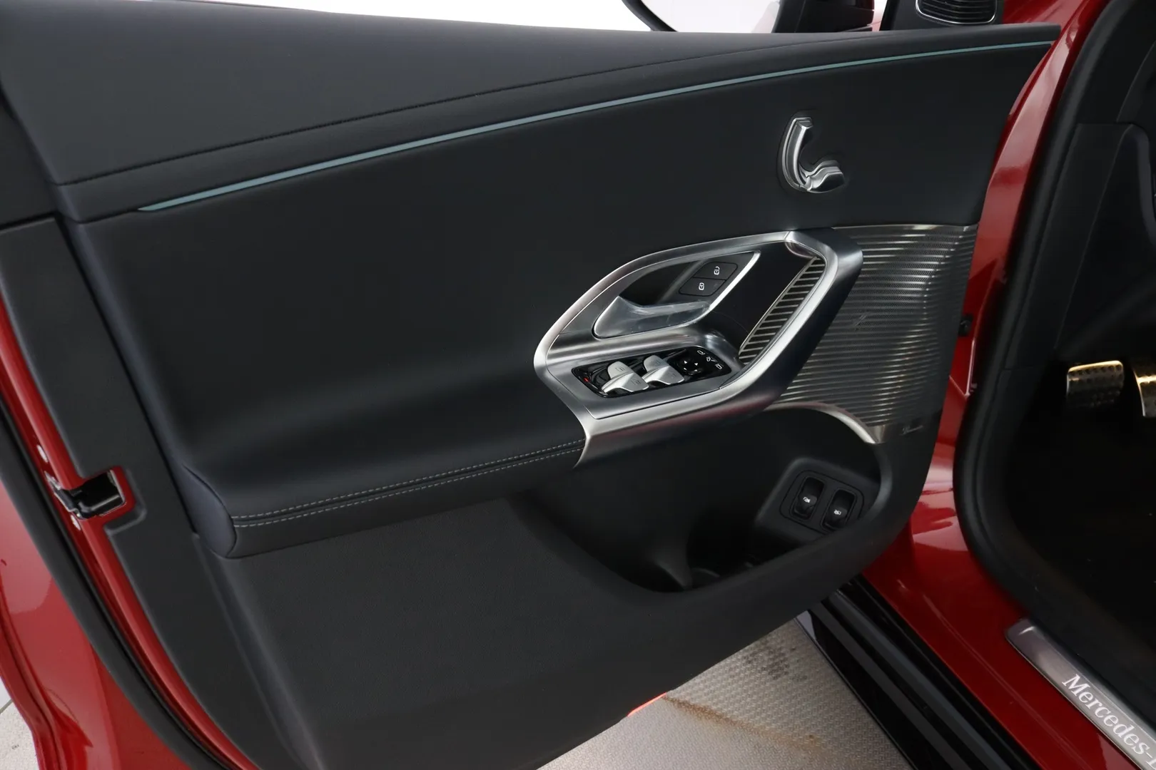Mercedes-Benz GLC YMK-609 carousel image