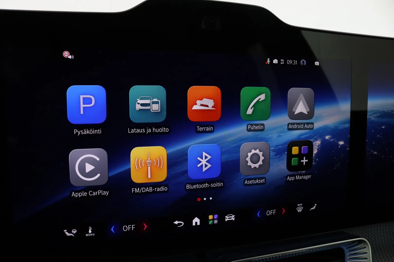 Mercedes-Benz GLC YMK-609 carousel image