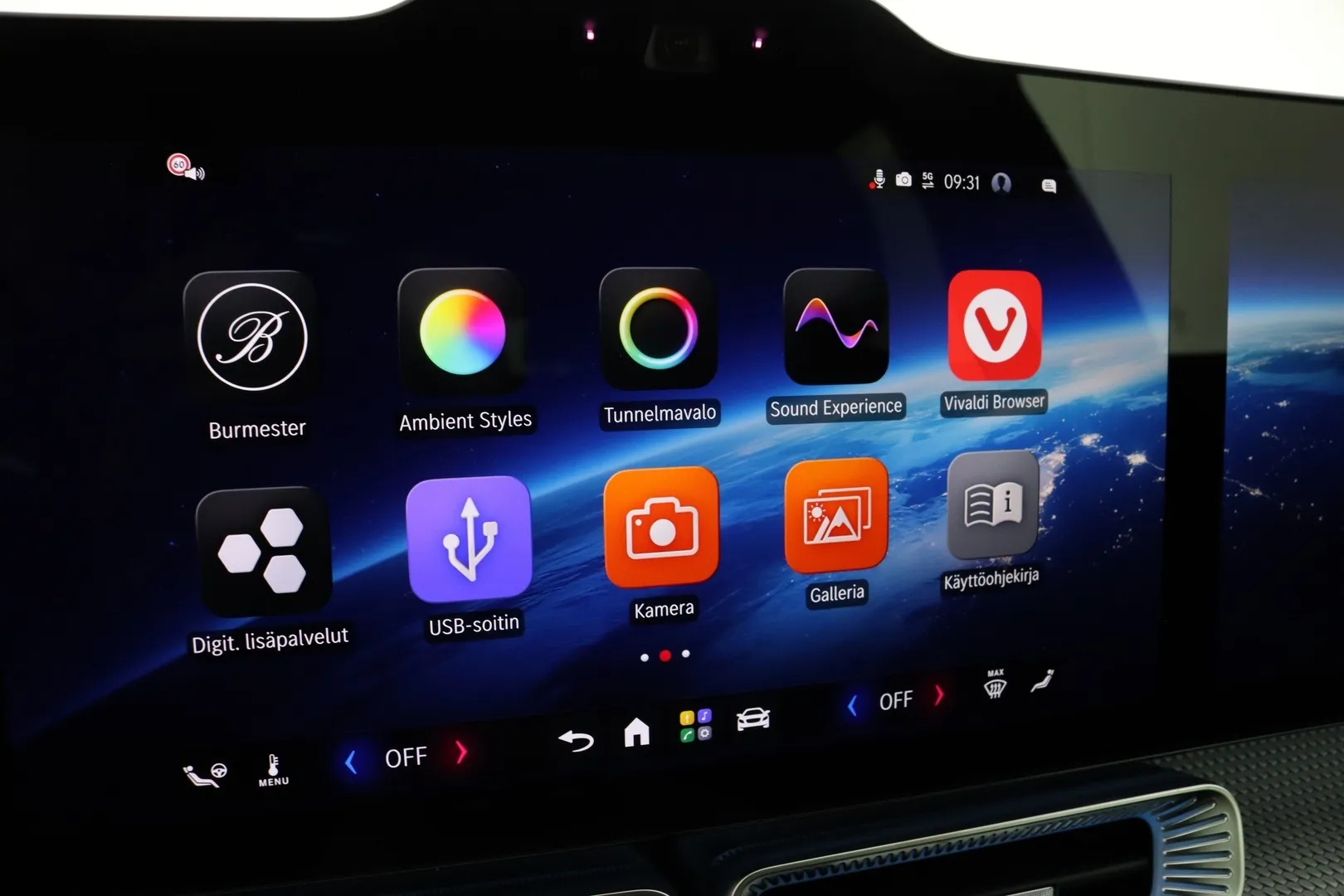 Mercedes-Benz GLC YMK-609 carousel image