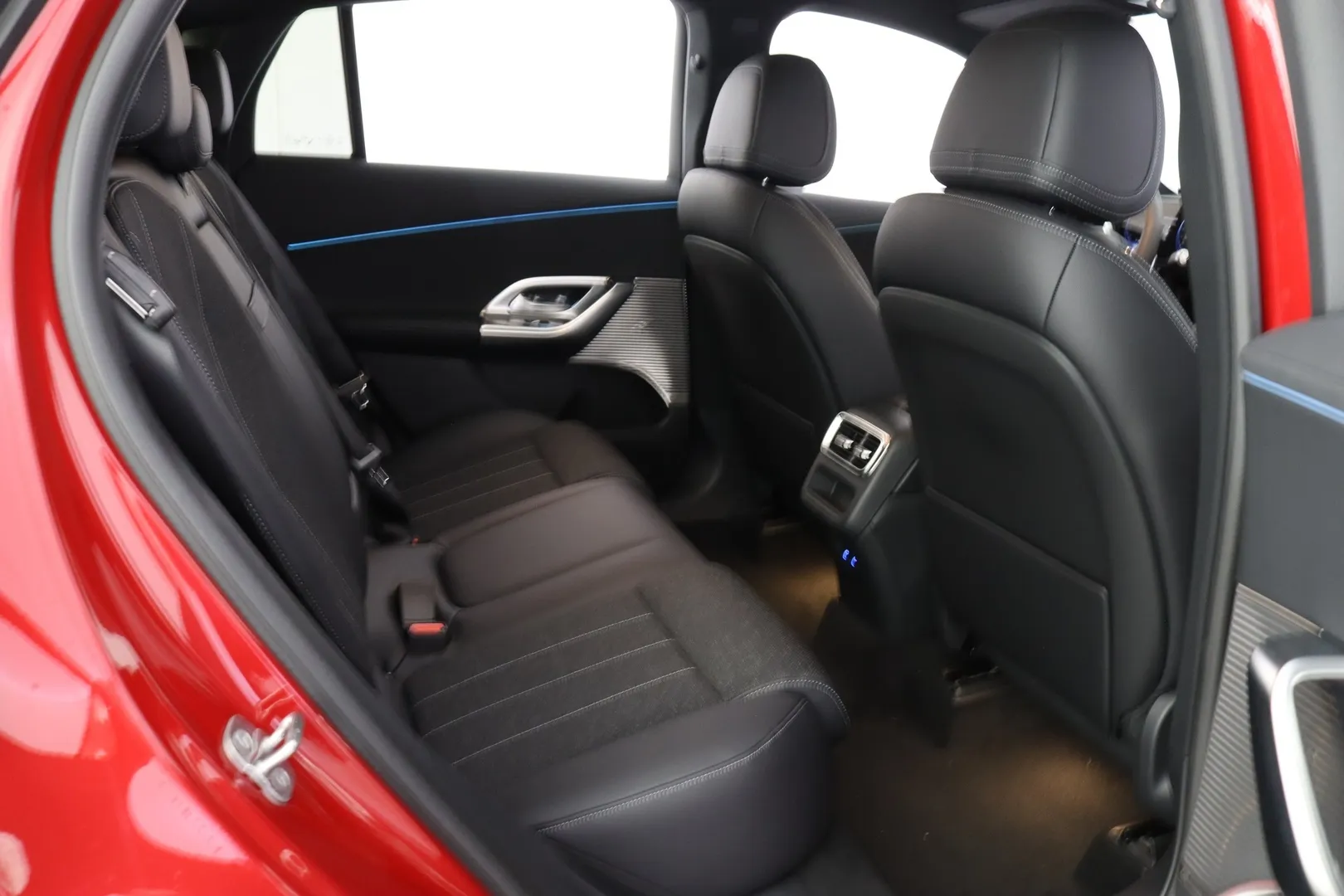 Mercedes-Benz GLC YMK-609 carousel image