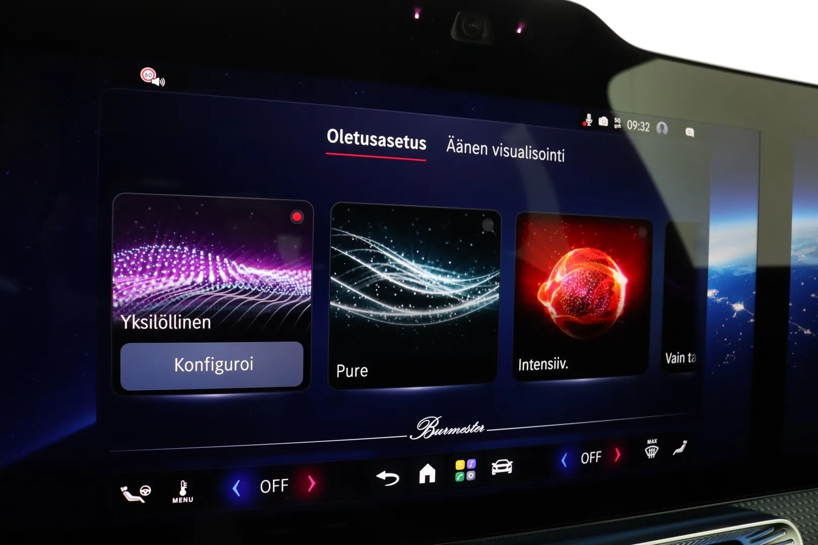 Mercedes-Benz GLC YMK-609 carousel image