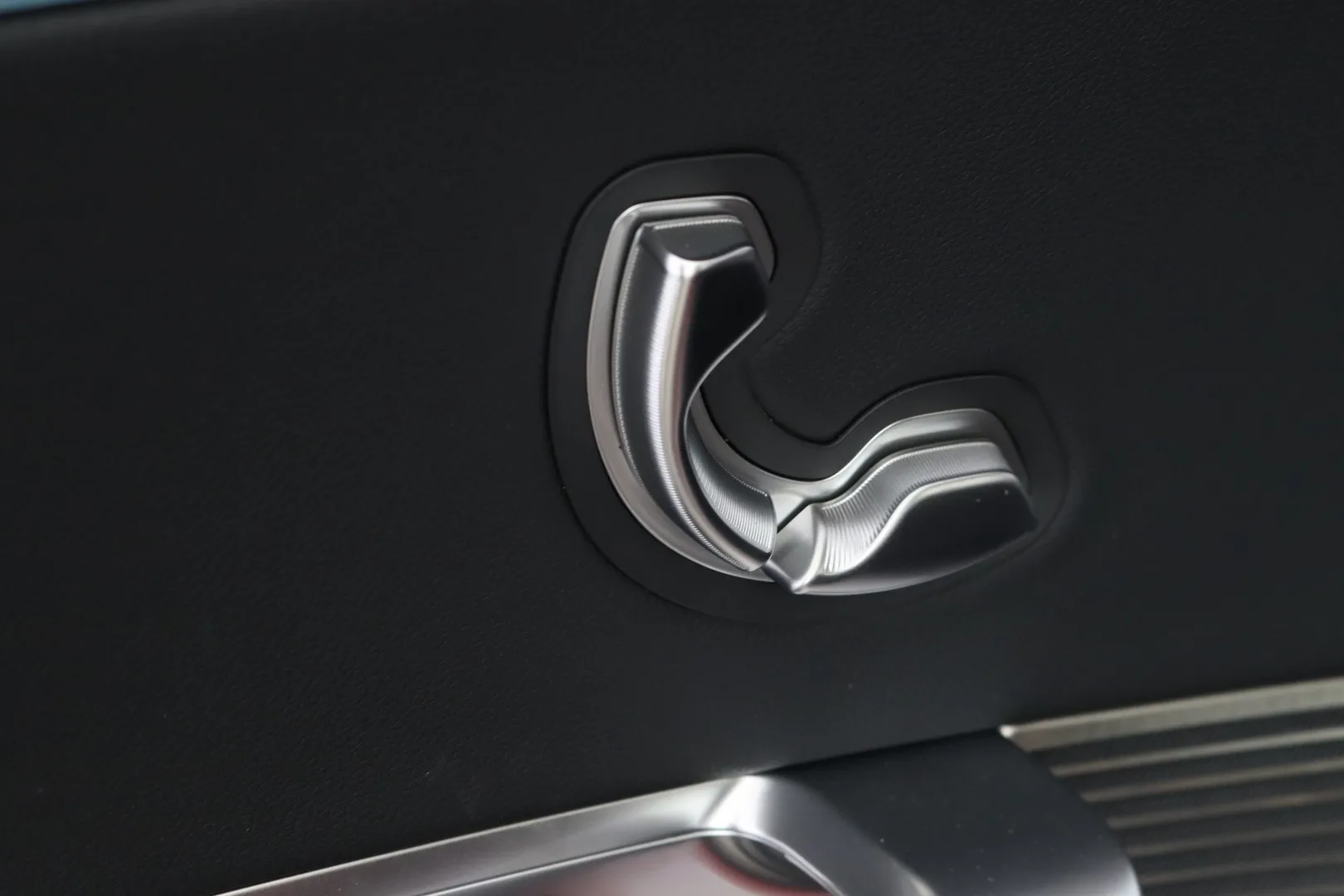 Mercedes-Benz GLC YMK-609 carousel image