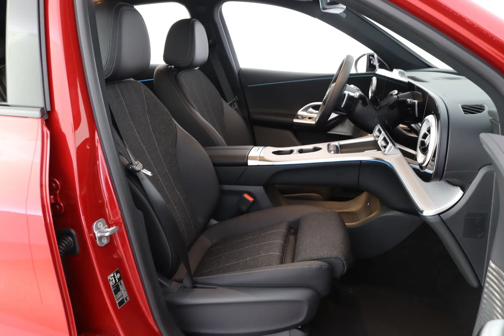 Mercedes-Benz GLC YMK-609 carousel image