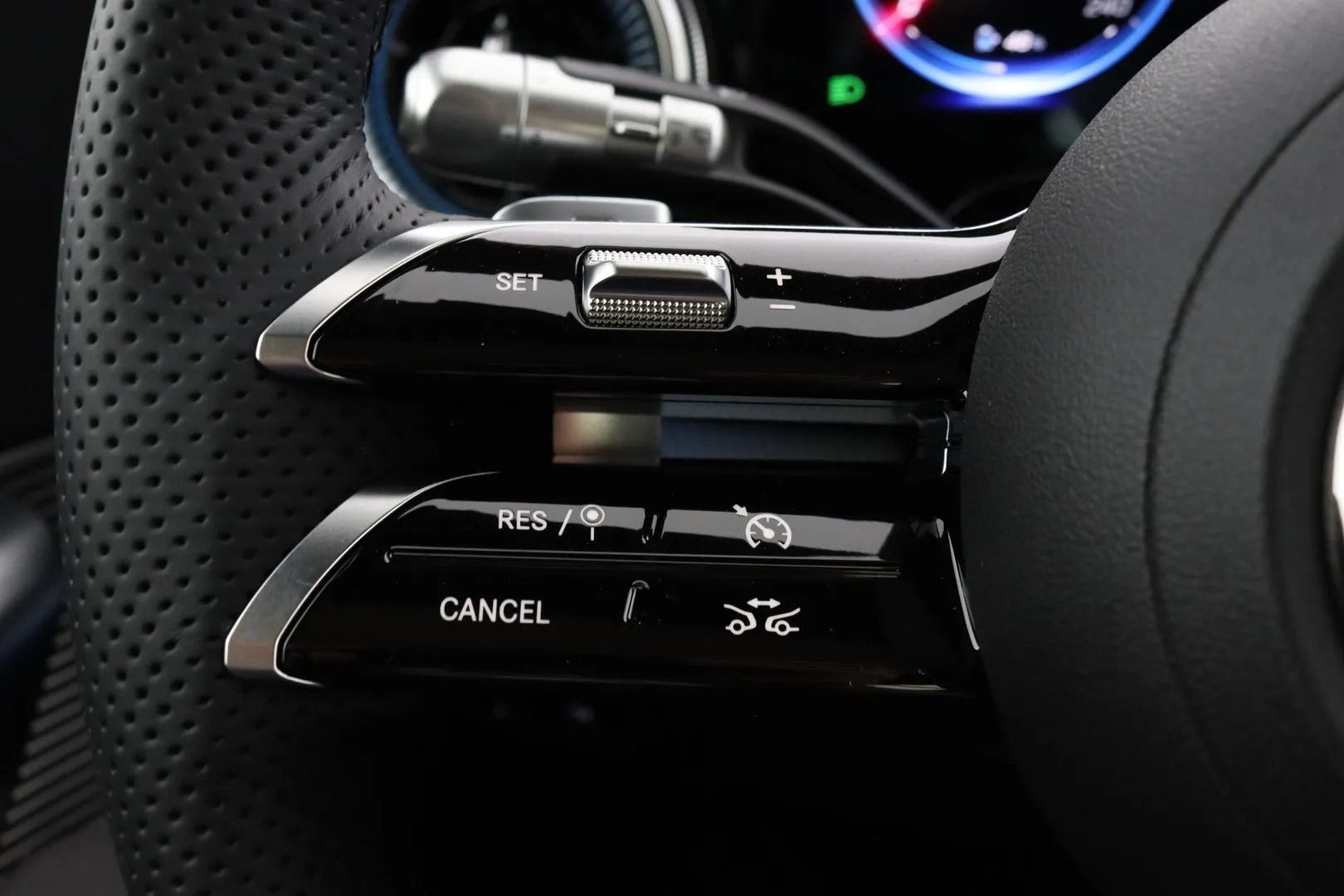 Mercedes-Benz GLC YMK-609 carousel image