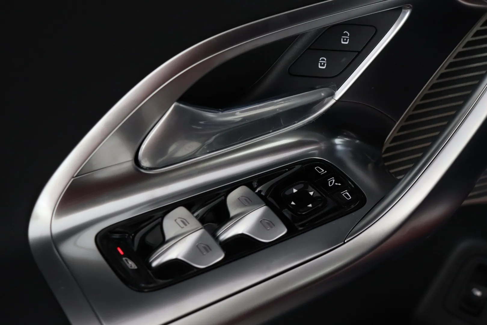 Mercedes-Benz GLC YMK-609 carousel image