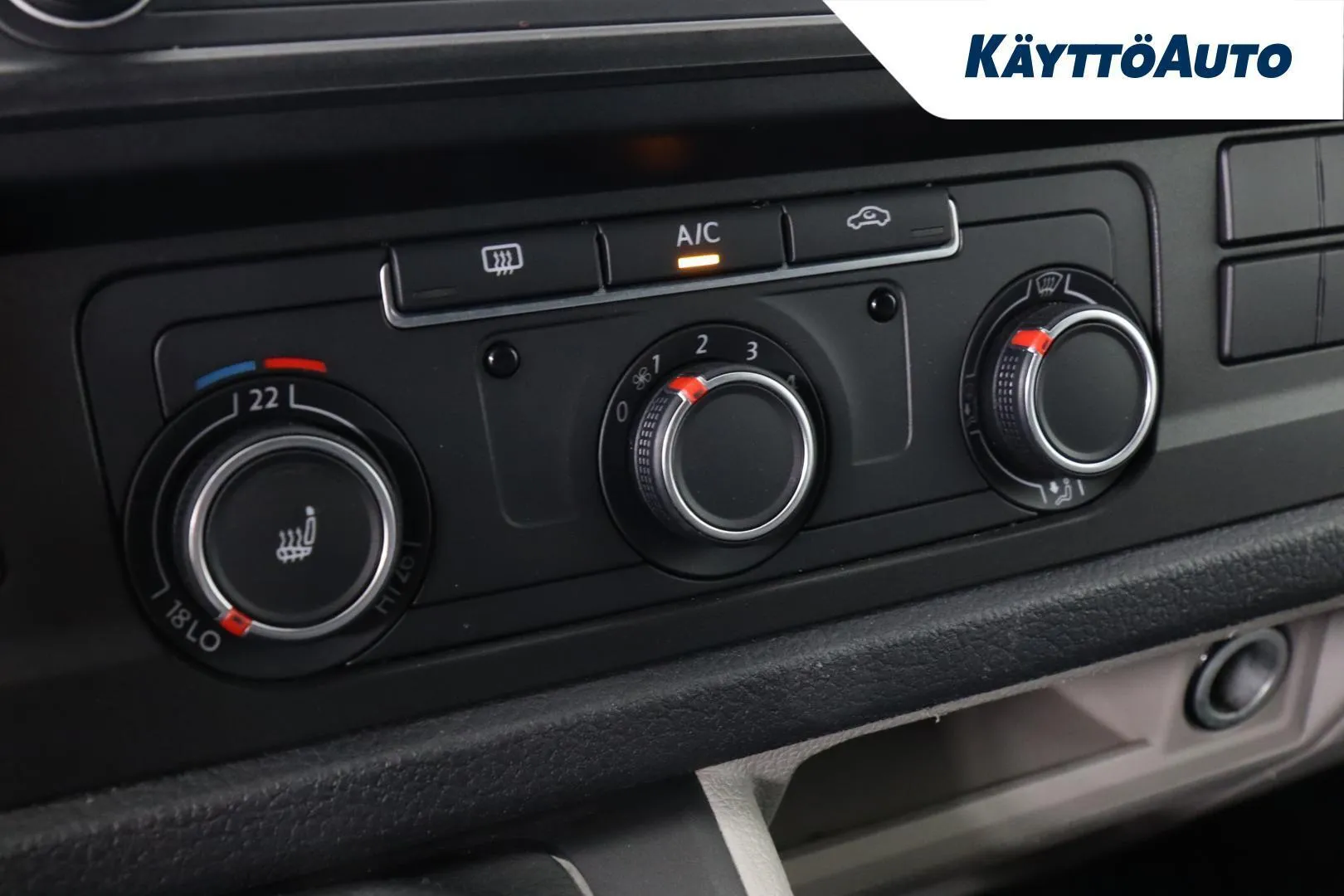 Volkswagen Transporter OUV-372 carousel image