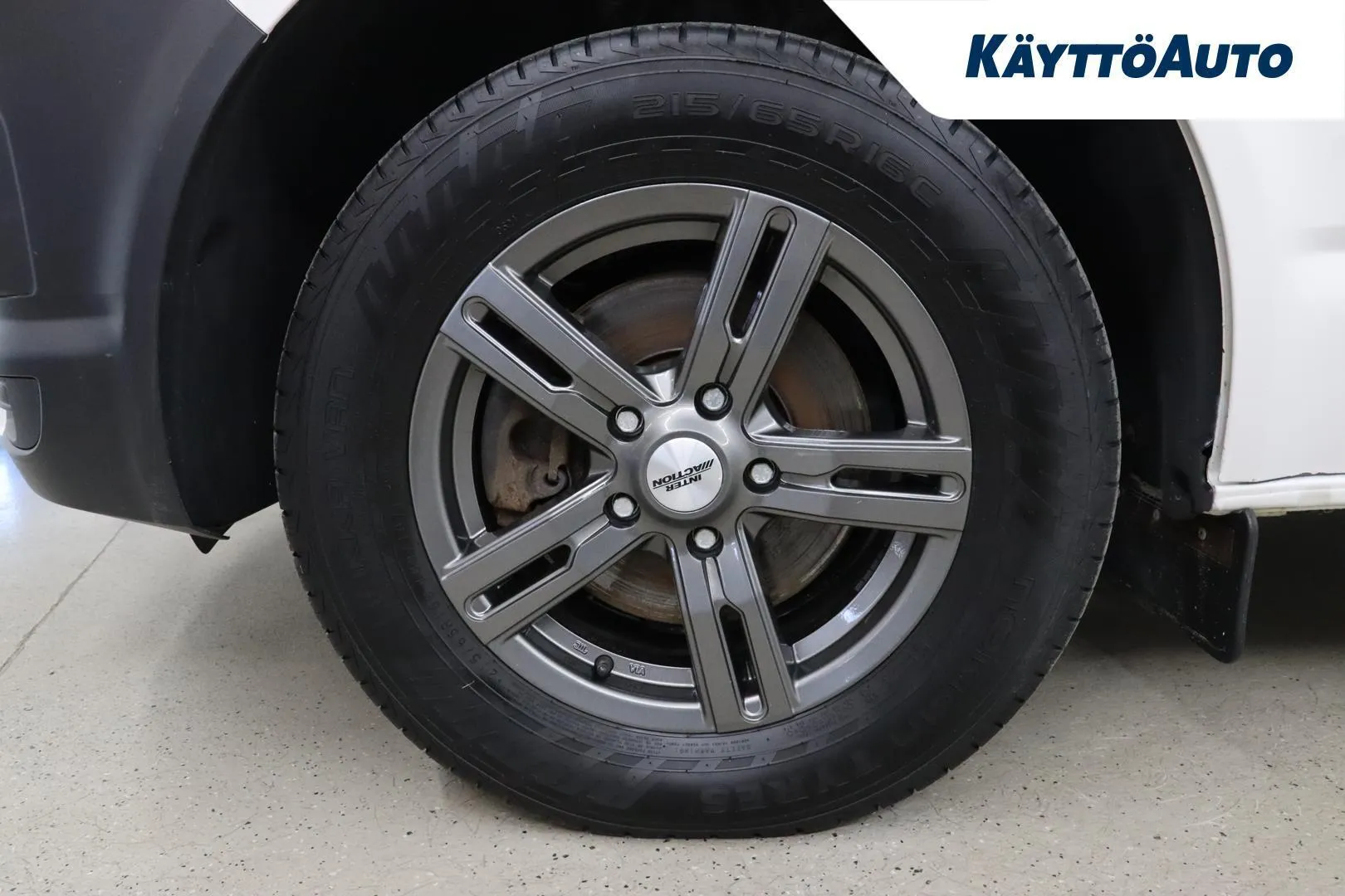 Volkswagen Transporter OUV-372 carousel image