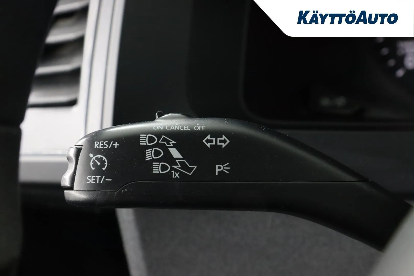 Volkswagen Transporter OUV-372 carousel image