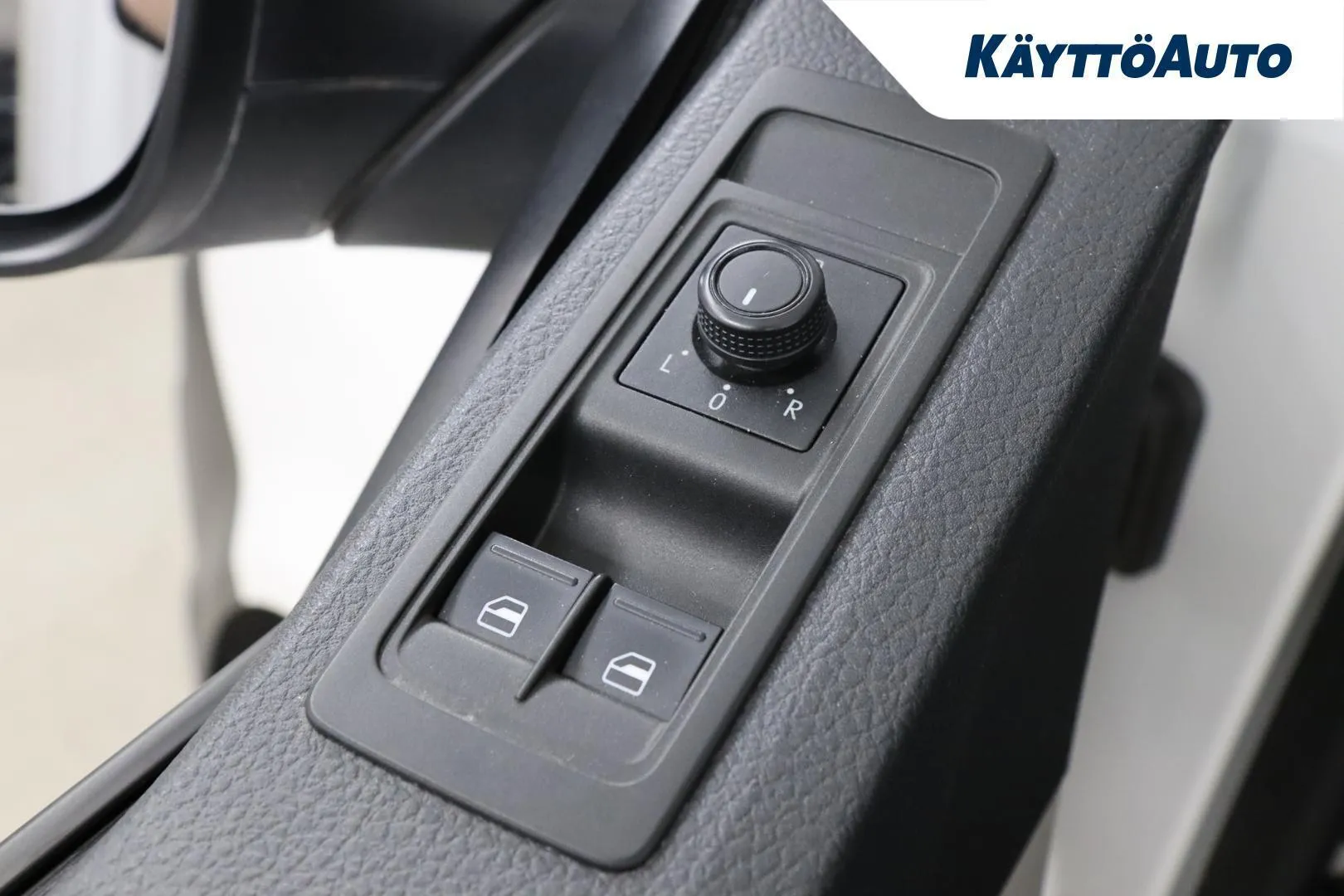 Volkswagen Transporter OUV-372 carousel image