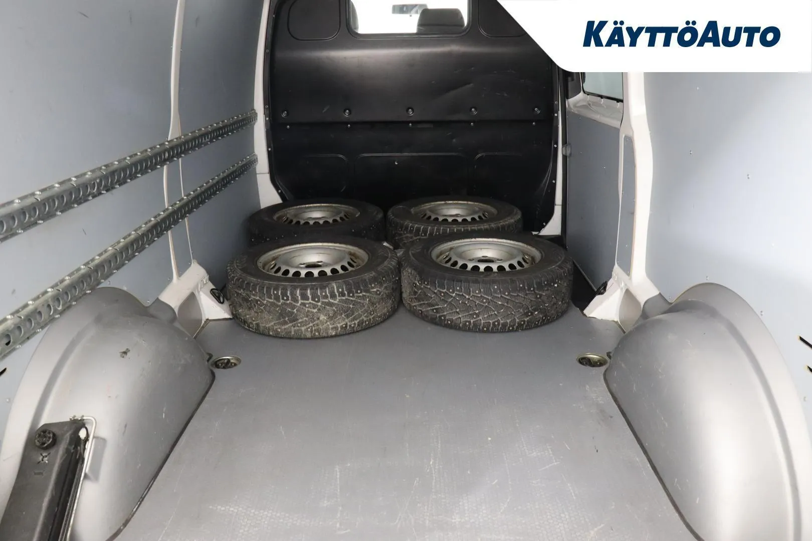 Volkswagen Transporter OUV-372 carousel image