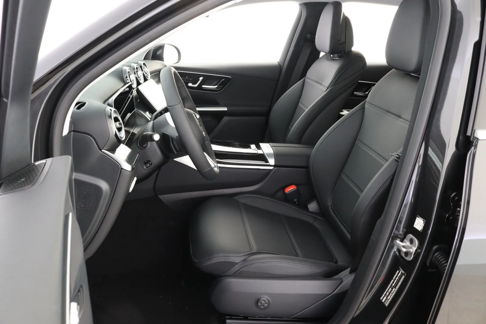 Mercedes-Benz GLC LTL-421 carousel image