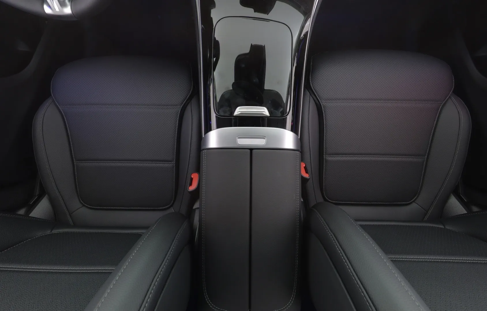 Mercedes-Benz GLC LTL-421 carousel image