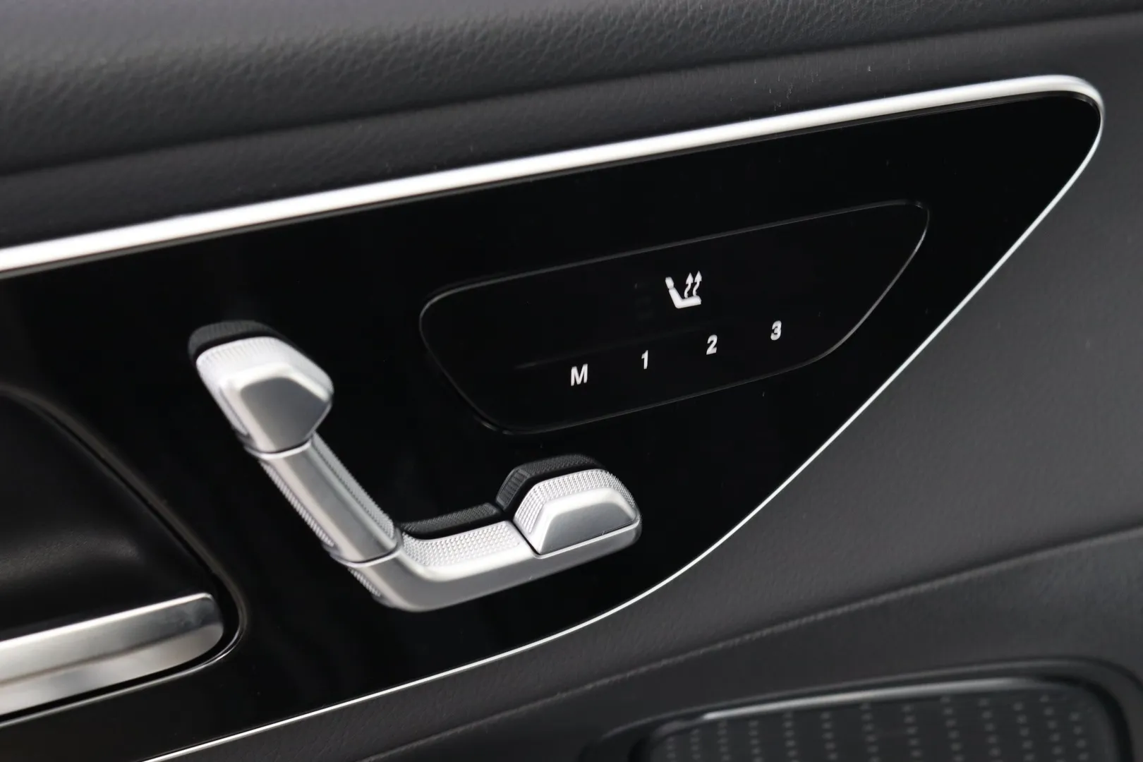 Mercedes-Benz GLC LTL-421 carousel image